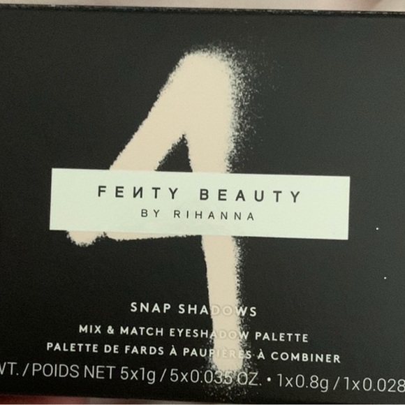 Fenty Beauty Snap Shadows Eyeshadow Palette in Rose - Picture 3 of 9